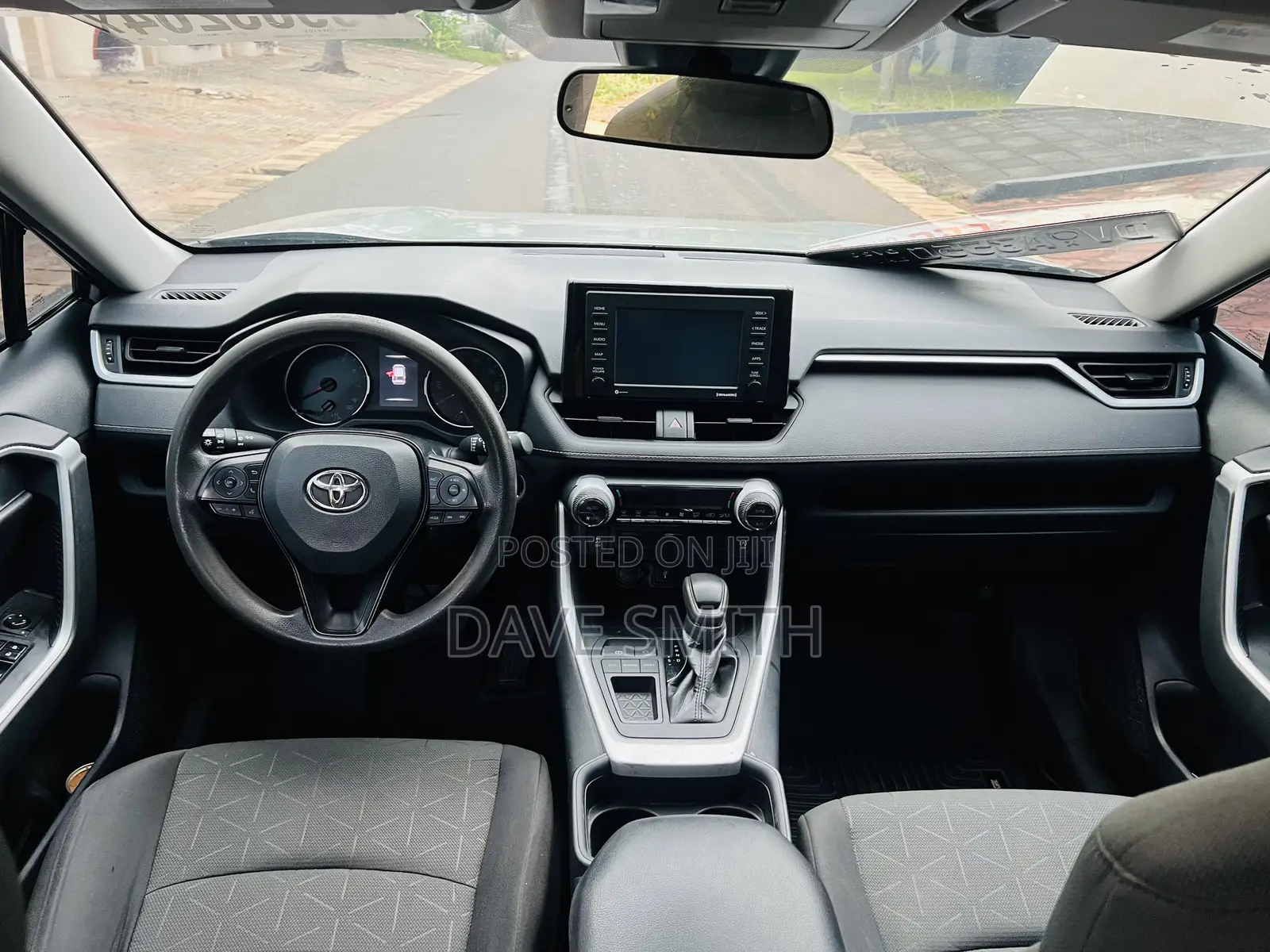 Toyota RAV4 XLE 2021 Silver