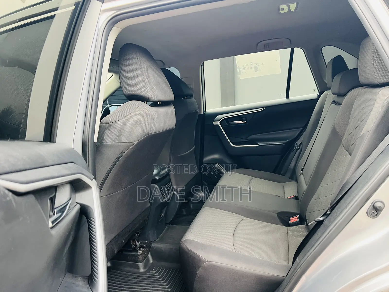 Toyota RAV4 XLE 2021 Silver