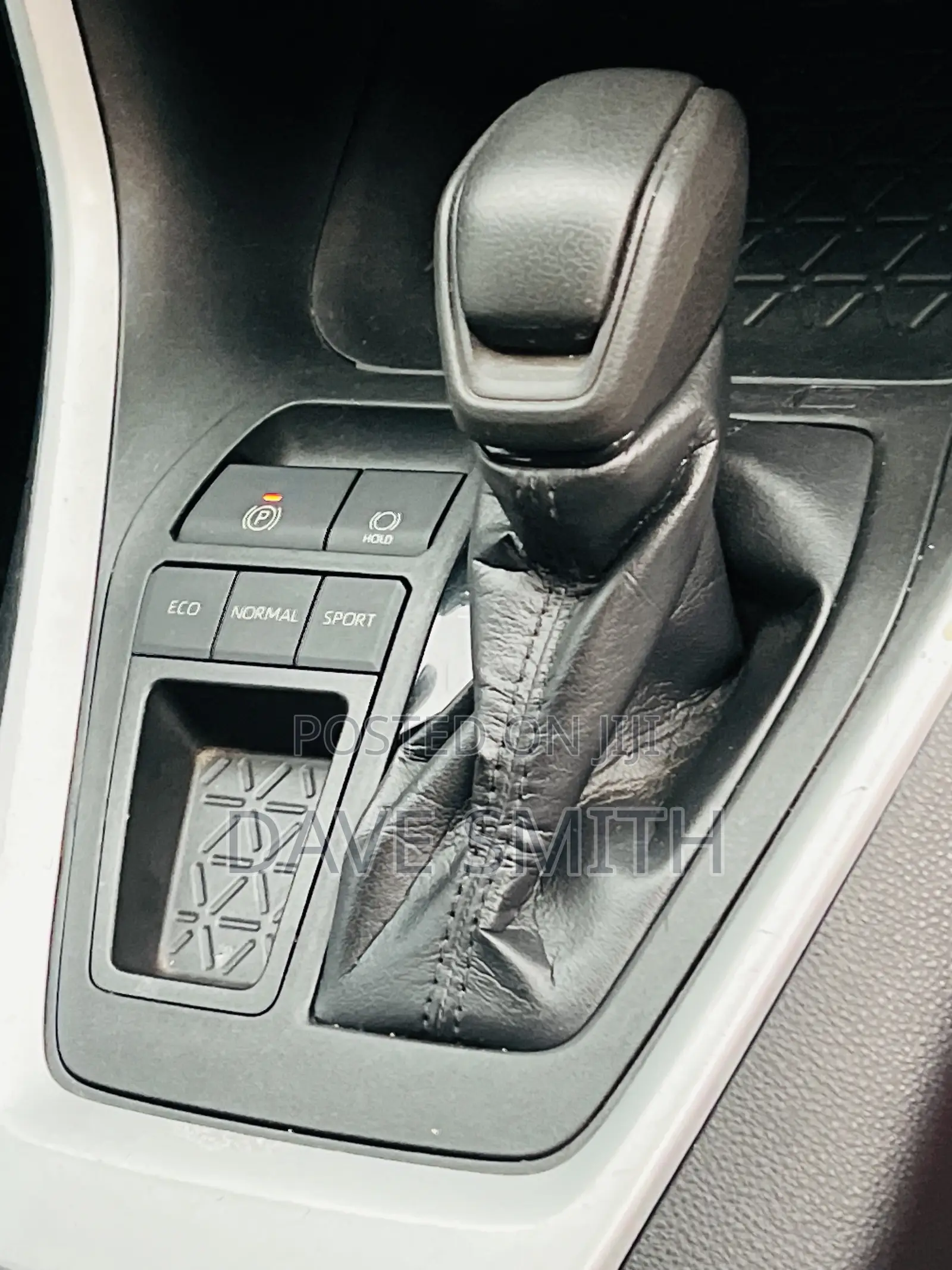 Toyota RAV4 XLE 2021 Silver