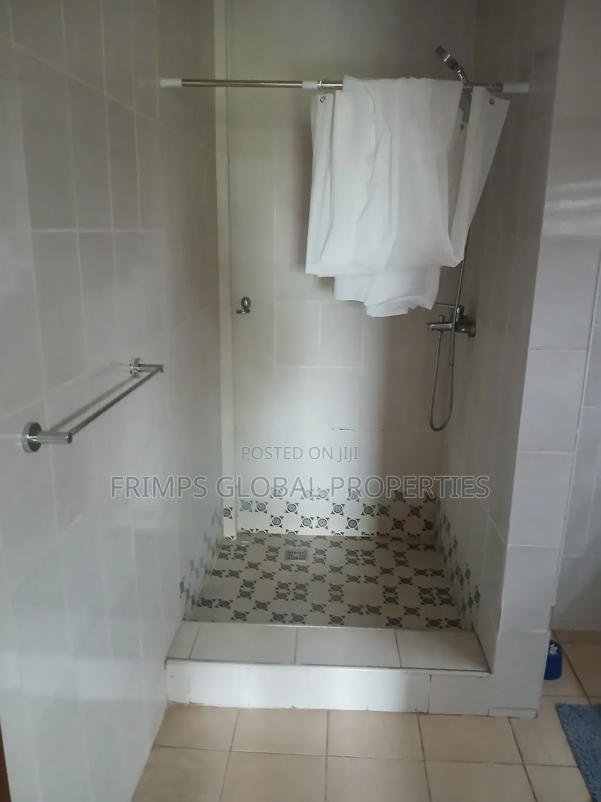 Furnished 3bdrm Apartment in Shopping Arcade Area for rent