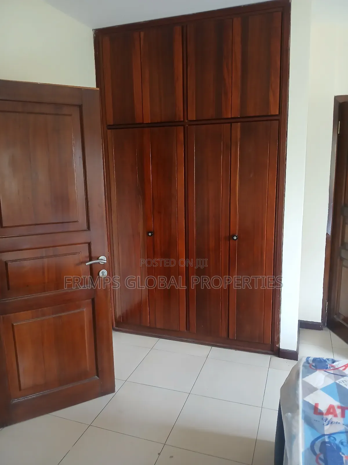 Furnished 3bdrm Apartment in Shopping Arcade Area for rent