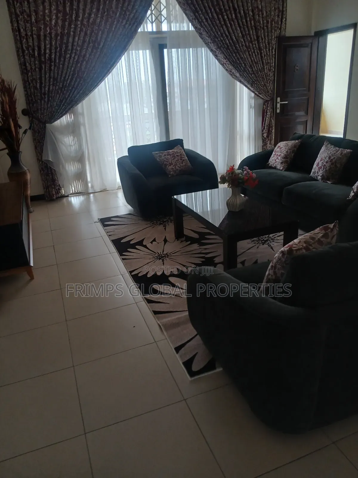Furnished 3bdrm Apartment in Shopping Arcade Area for rent
