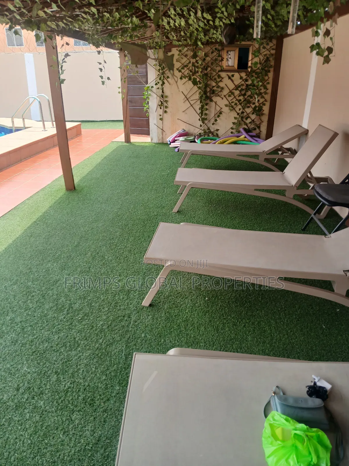 Furnished 3bdrm Apartment in Shopping Arcade Area for rent