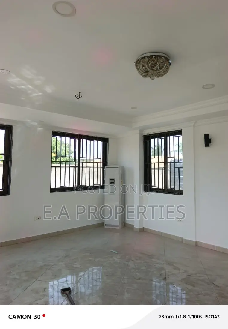 4bdrm Duplex in E A Properties, Housing Down for rent