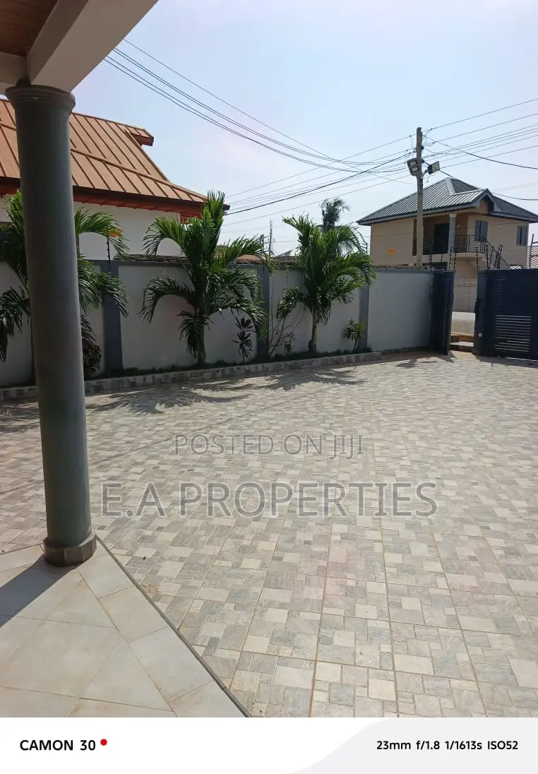 4bdrm Duplex in E A Properties, Housing Down for rent