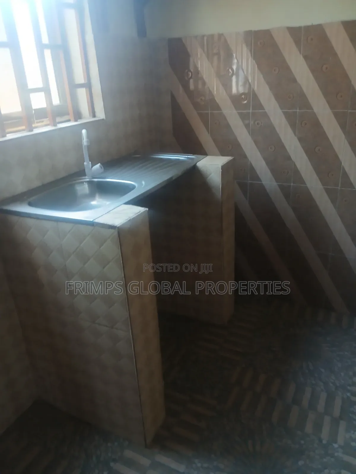 3bdrm Apartment in West Hills Mall Area for rent