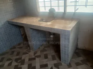 2bdrm Apartment in West Hills Mall Area for rent