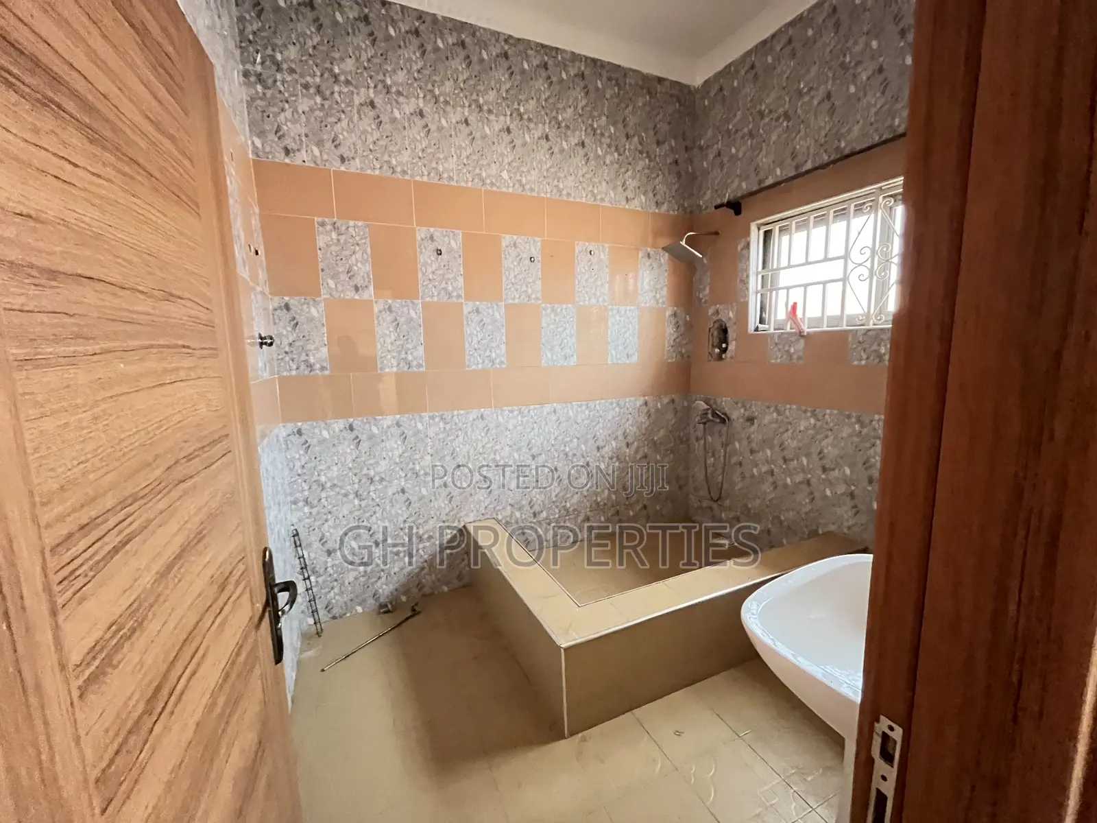 3bdrm Apartment in Sokoban,Wood, Kumasi Metropolitan for rent