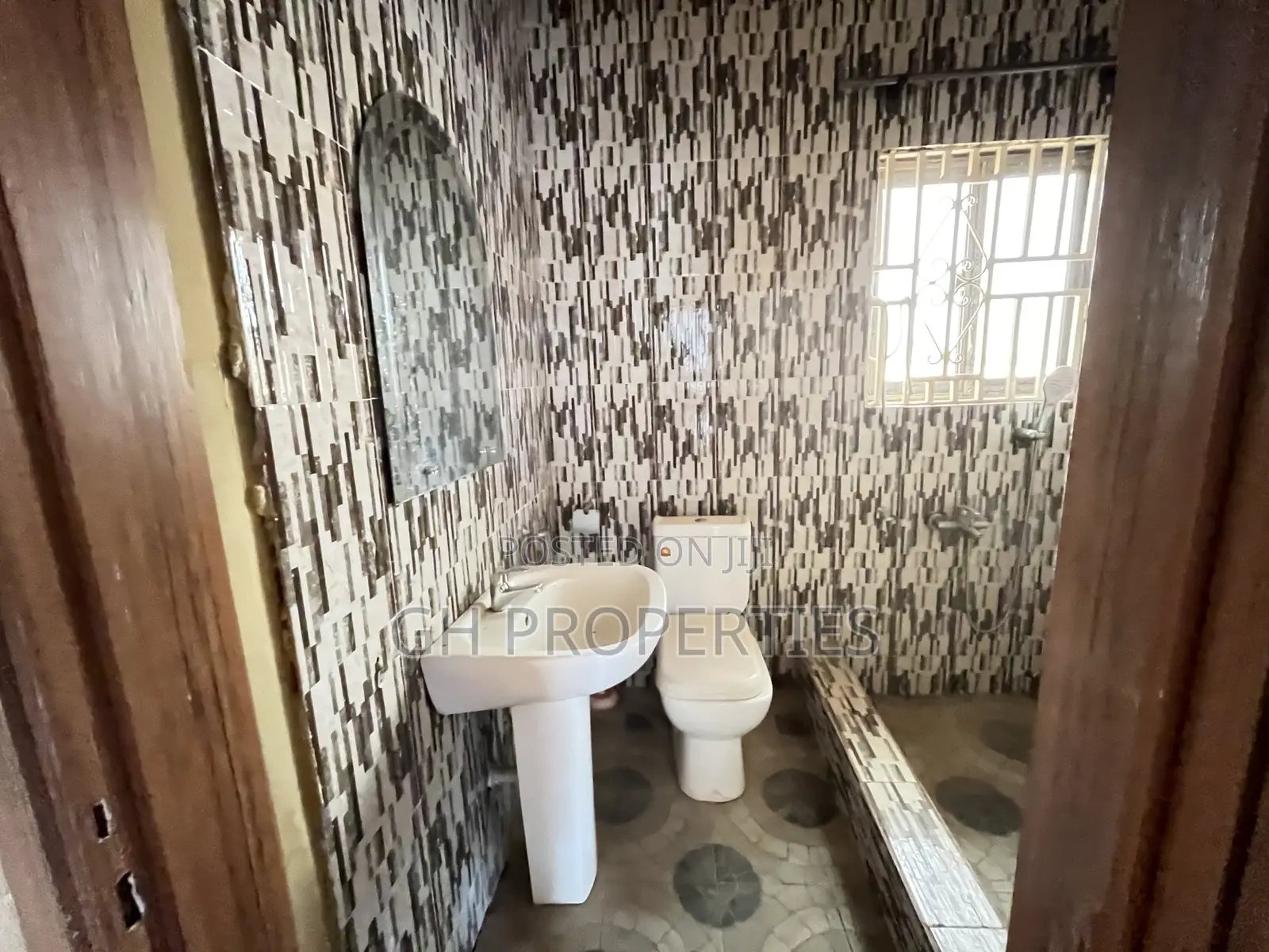 3bdrm Apartment in Sokoban,Wood, Kumasi Metropolitan for rent