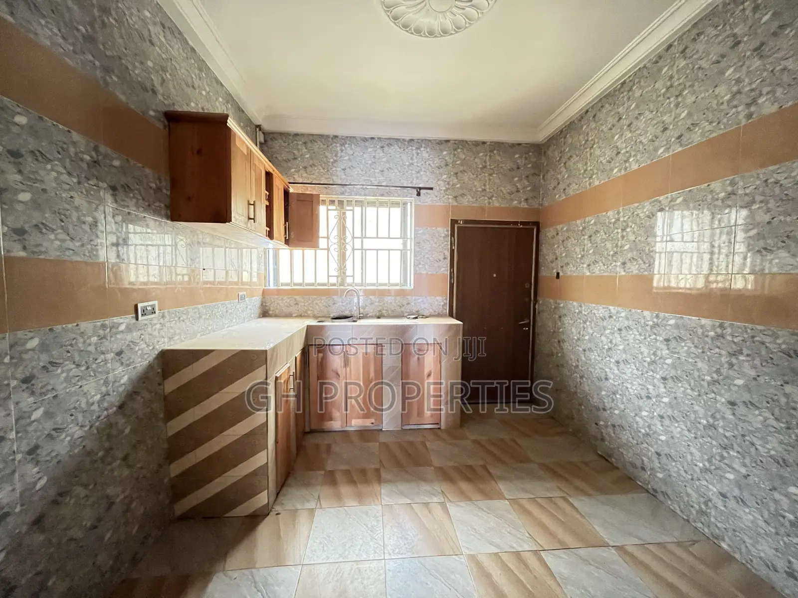 3bdrm Apartment in Sokoban,Wood, Kumasi Metropolitan for rent