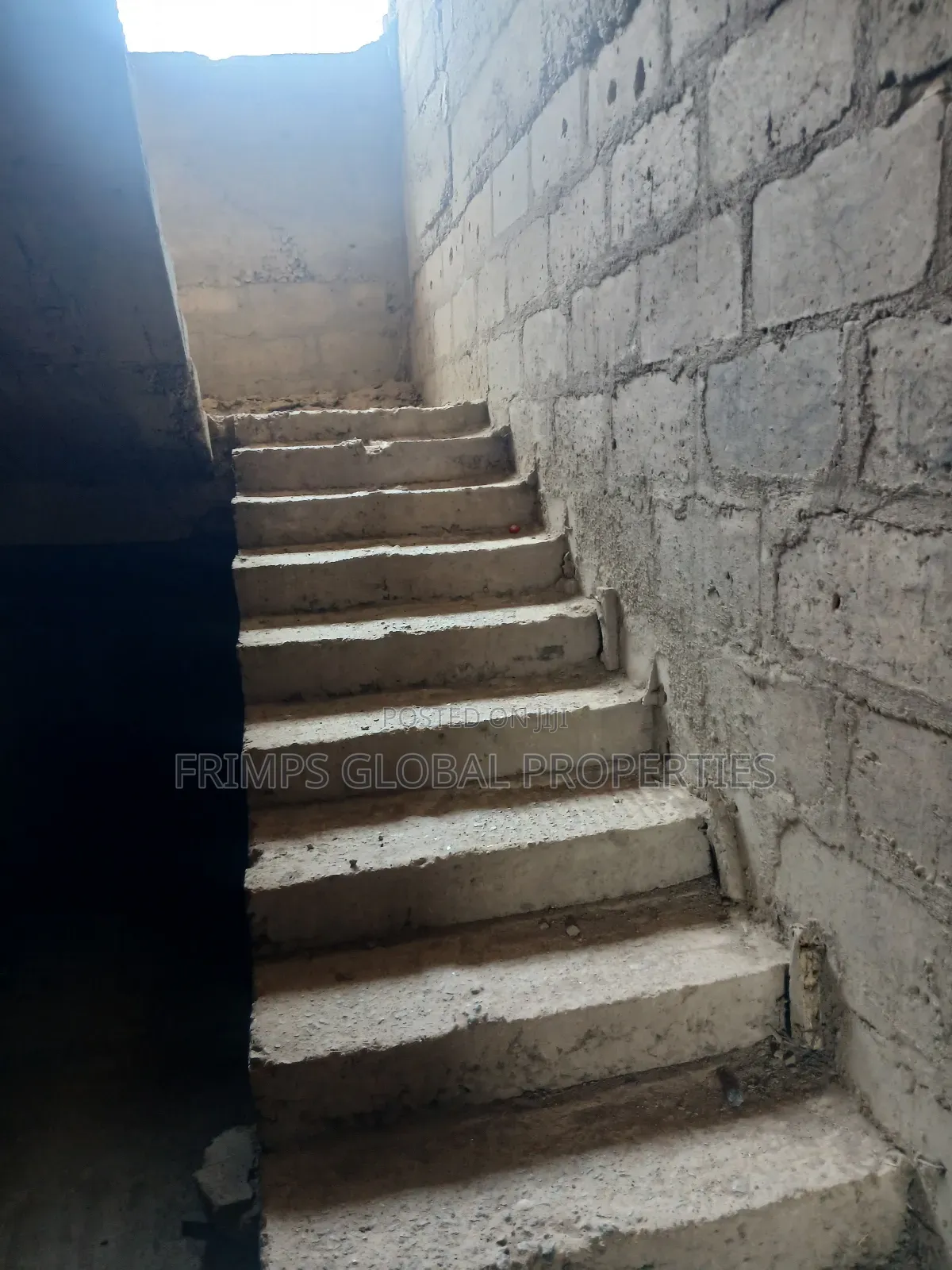 5bdrm House In West Hills Mall Area For Sale