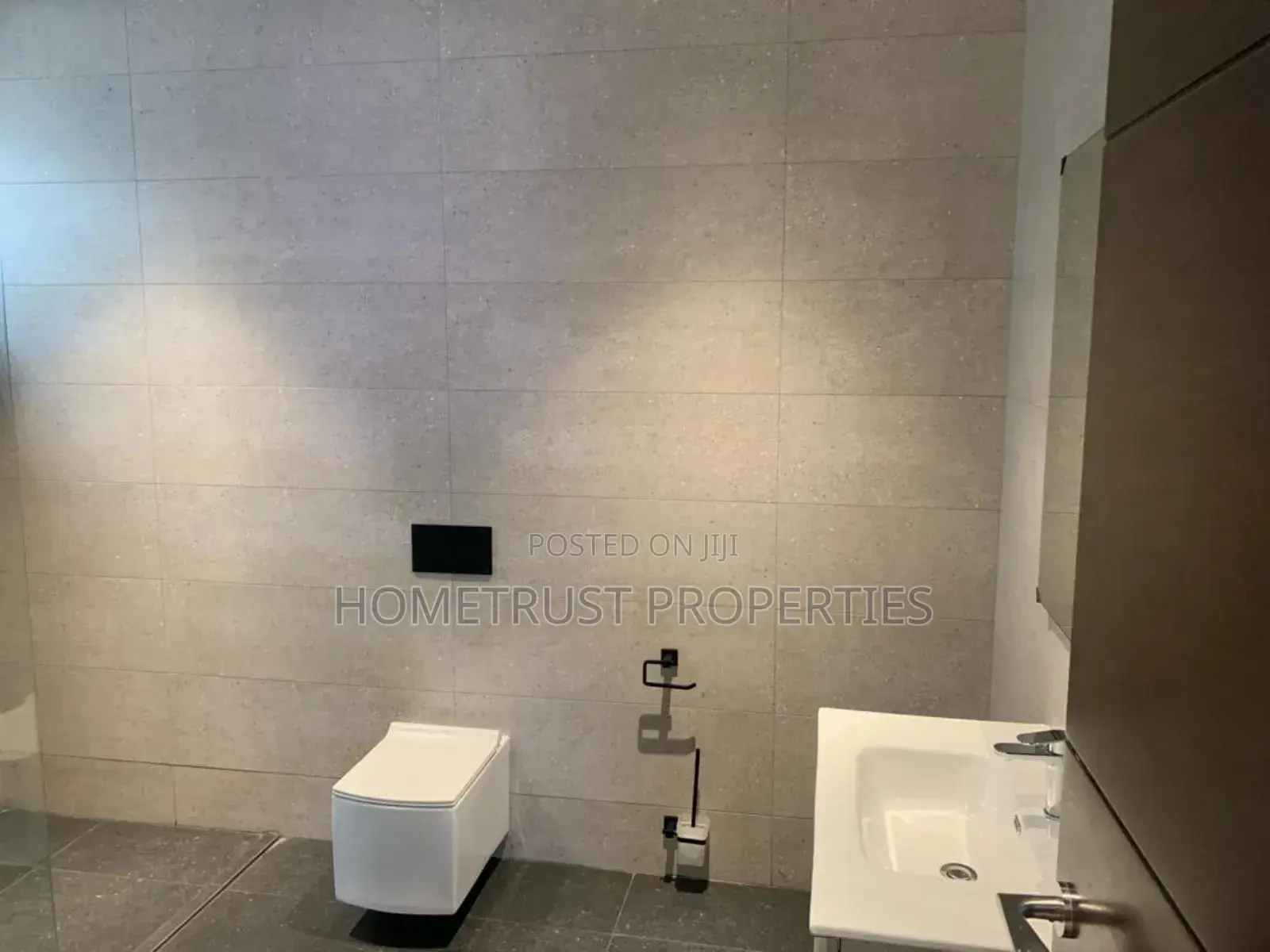5bdrm House in East Legon, American House for sale
