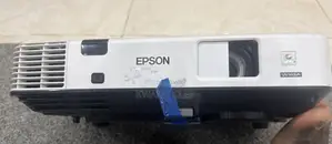 Epson LCD Projector H471a