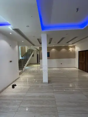 4bdrm Duplex in West Hills Mall Area for rent
