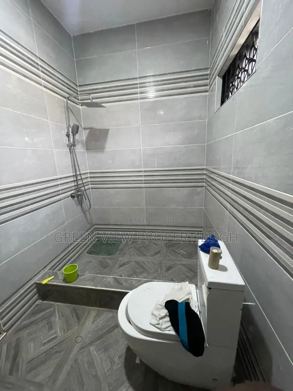 4bdrm Duplex in West Hills Mall Area for rent