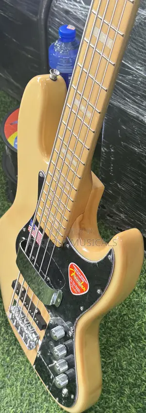 (Active)Jazz Bass Fender Guitar