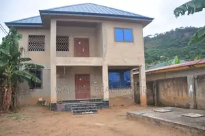4bdrm House in Pokuase for sale