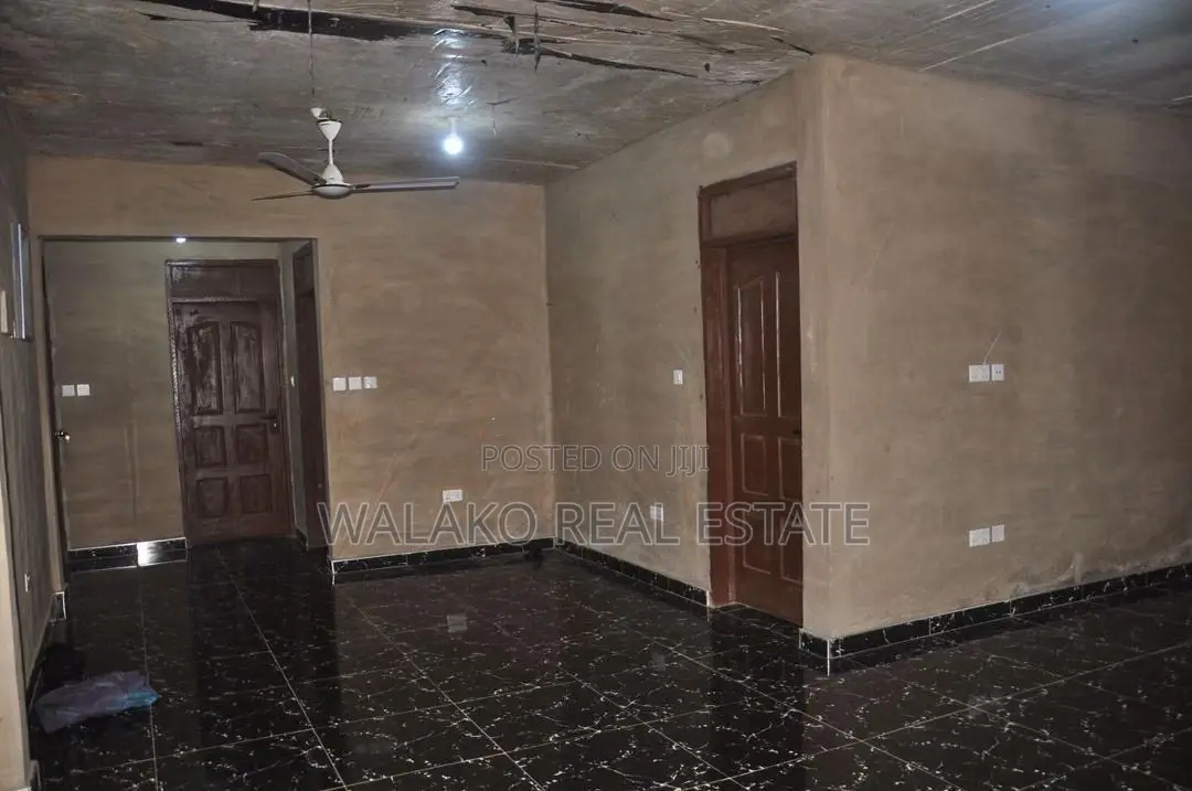 4bdrm House in Pokuase for sale