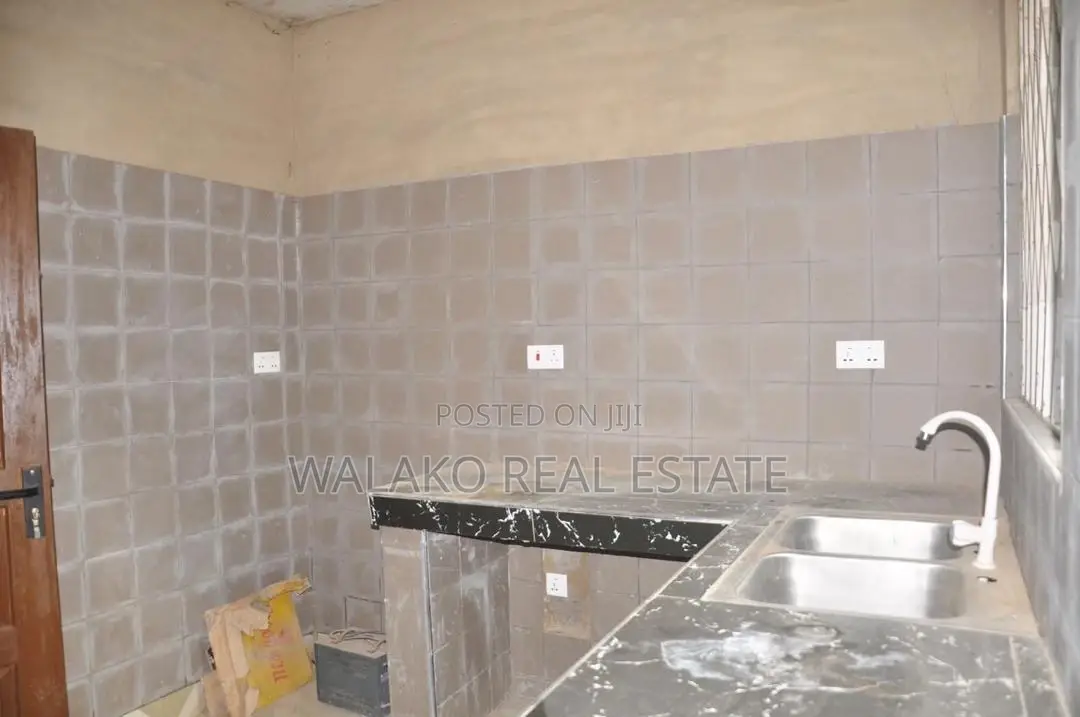 4bdrm House in Pokuase for sale