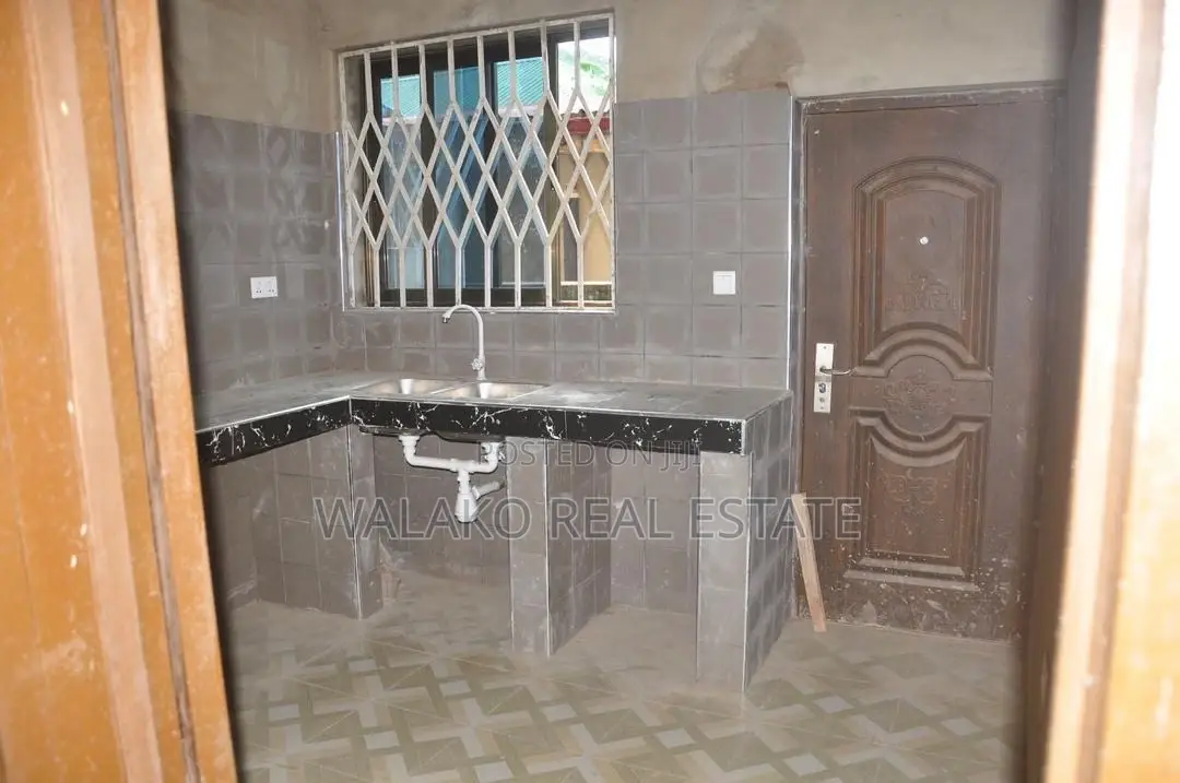 4bdrm House in Pokuase for sale