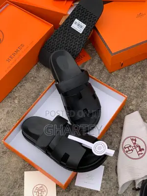Black Hermes Luxury Slide Slippers – Sleek Comfort for Everyday Style