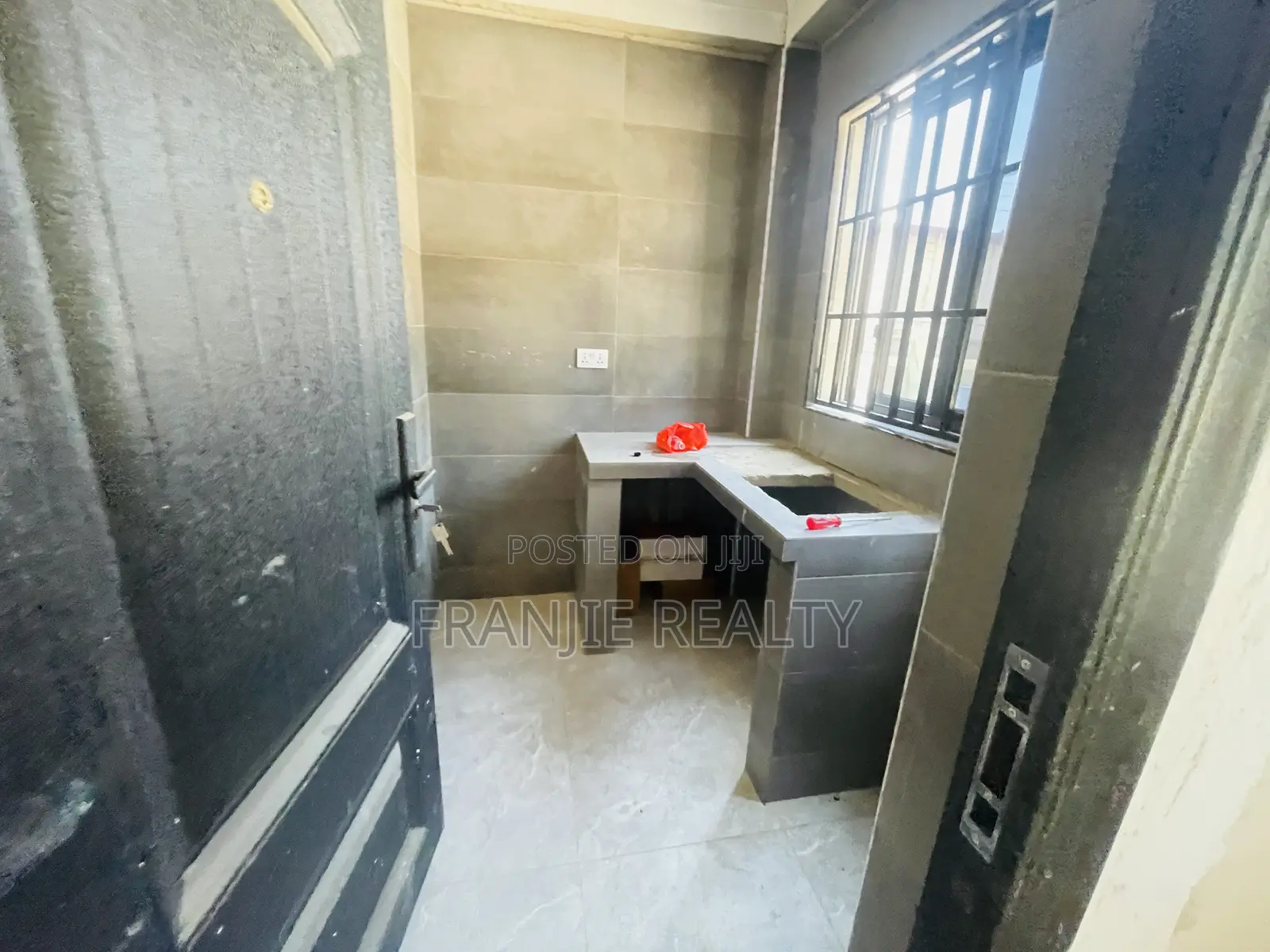 1bdrm Apartment in Franjie Realty, West Hills Mall Area for rent