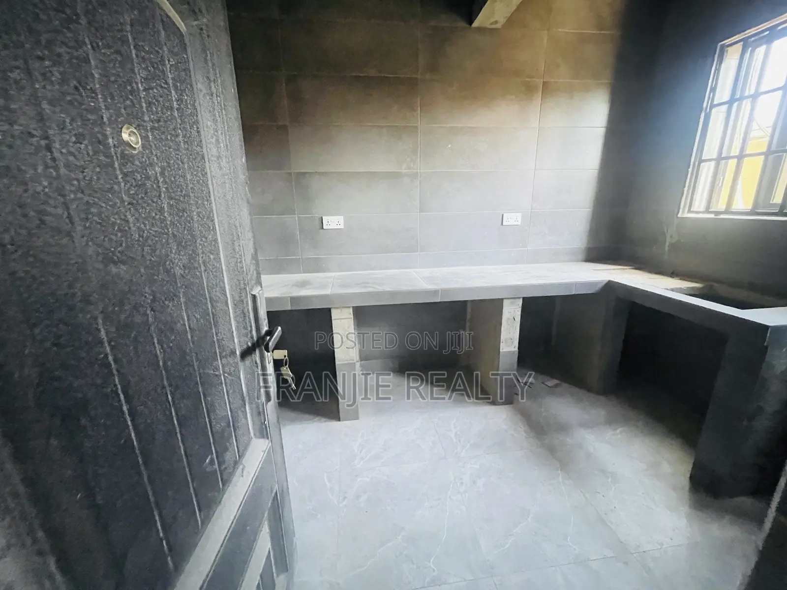 2bdrm Apartment in Franjie Realty, West Hills Mall Area for rent