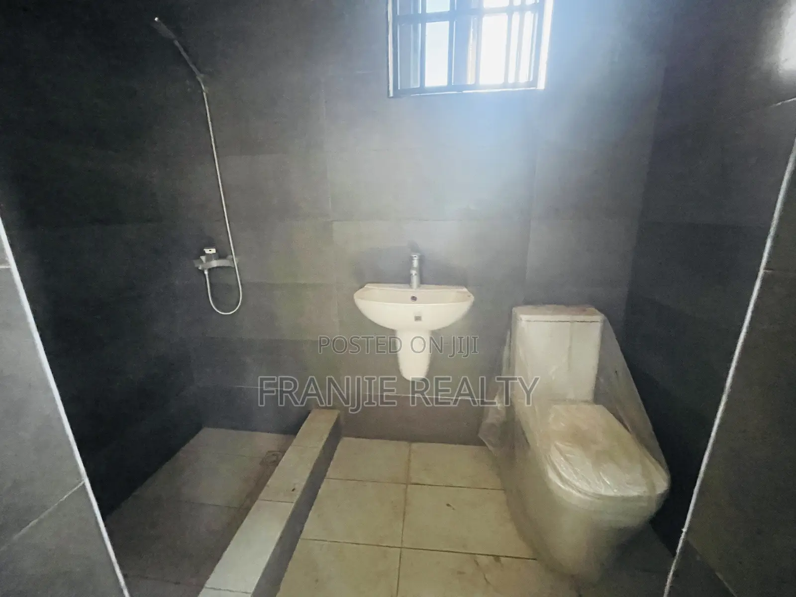 2bdrm Apartment in Franjie Realty, West Hills Mall Area for rent