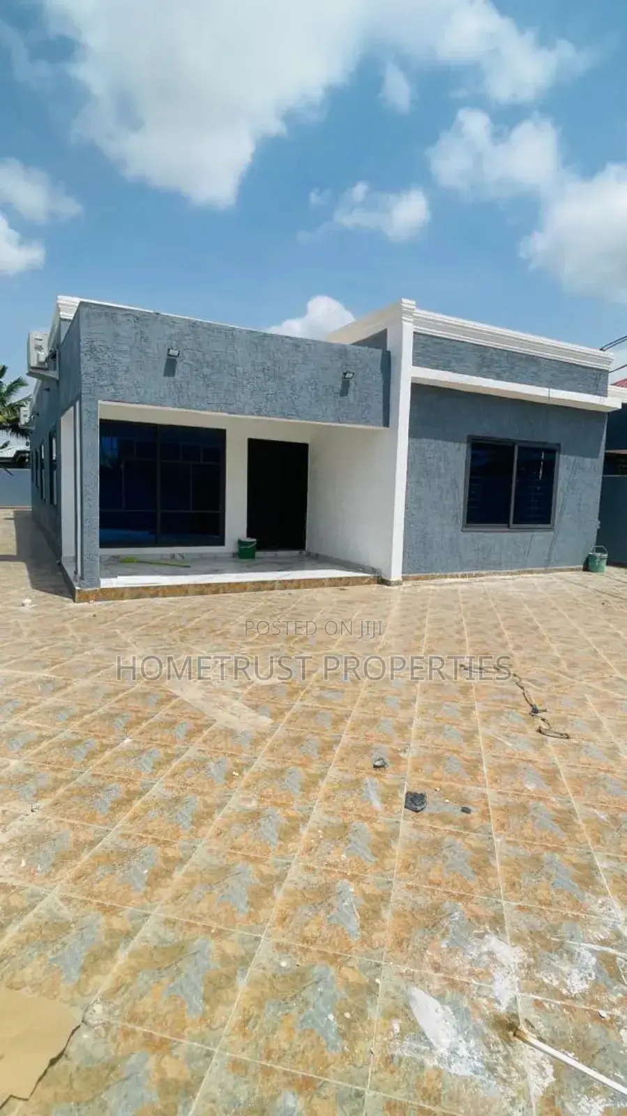 3bdrm Duplex in Ablekuma Amomorle, Pentecost for sale