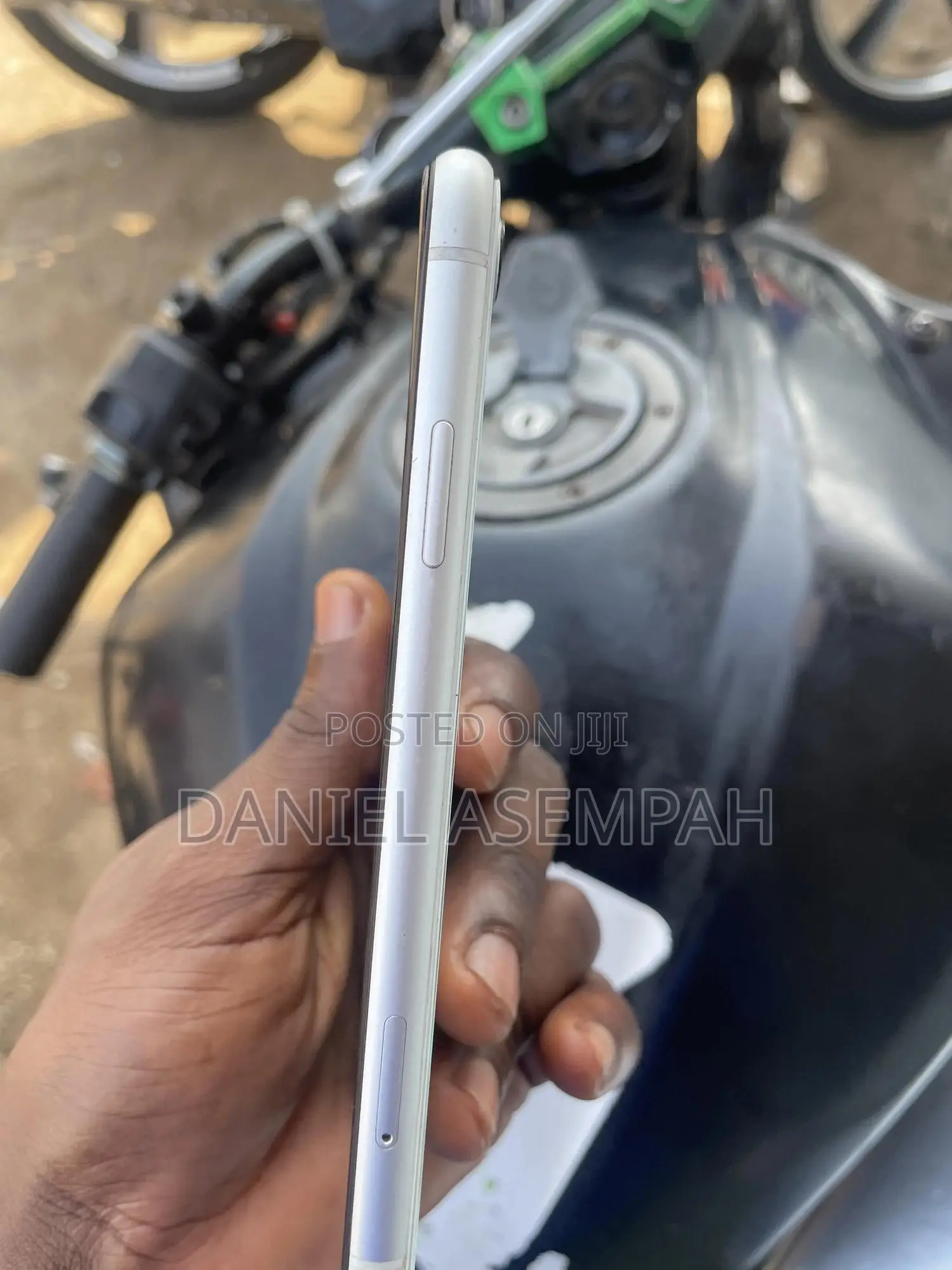 Apple iPhone XR 64 GB White