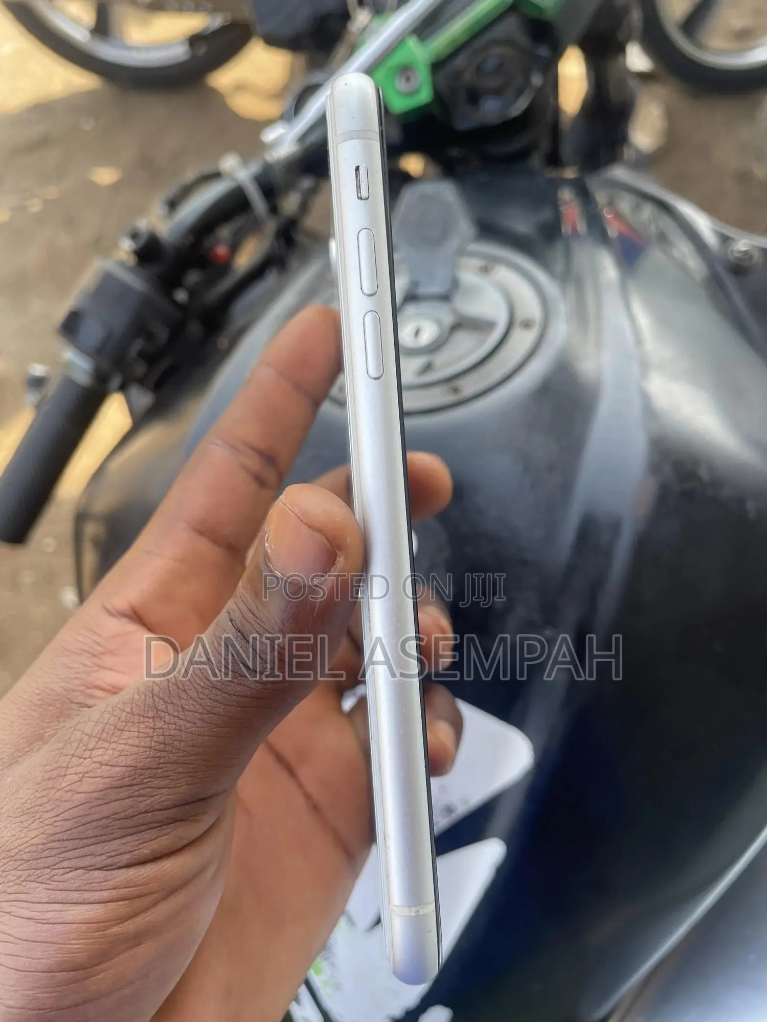 Apple iPhone XR 64 GB White