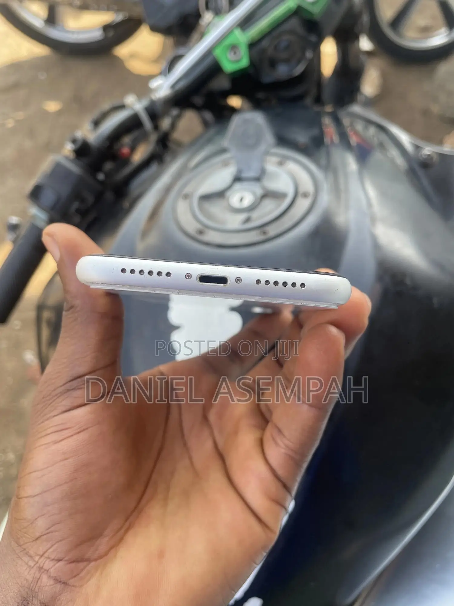 Apple iPhone XR 64 GB White