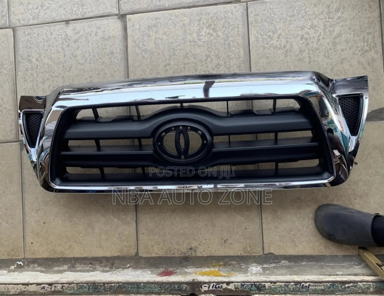 Toyota Tacoma 2009-11 Front Bumper Grille/ Shells
