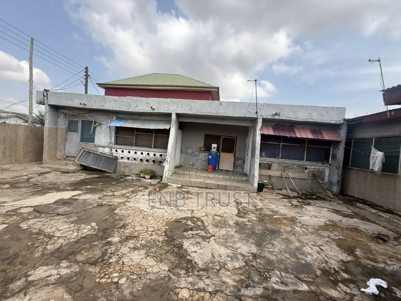 3bdrm House in Lapaz, Nyanmekye for sale