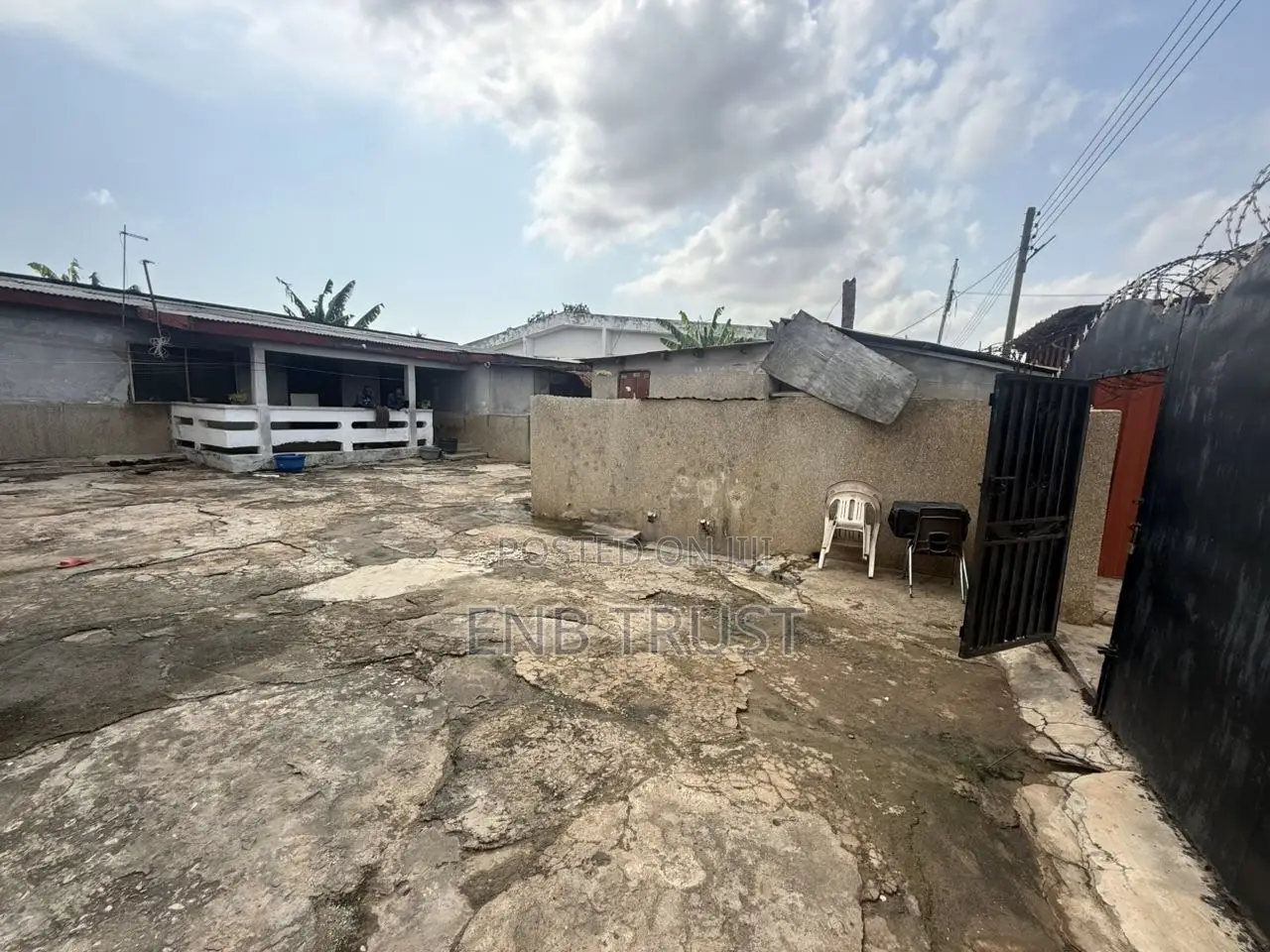 3bdrm House in Lapaz, Nyanmekye for sale