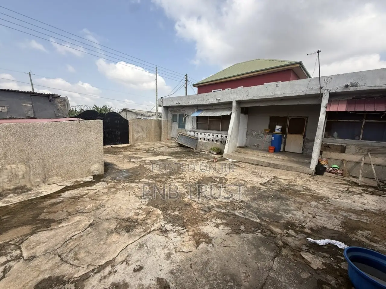 3bdrm House in Lapaz, Nyanmekye for sale