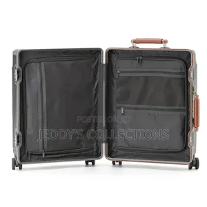 Luxurious Lightweight Cabin Suitcase With a Large Storage Capacity