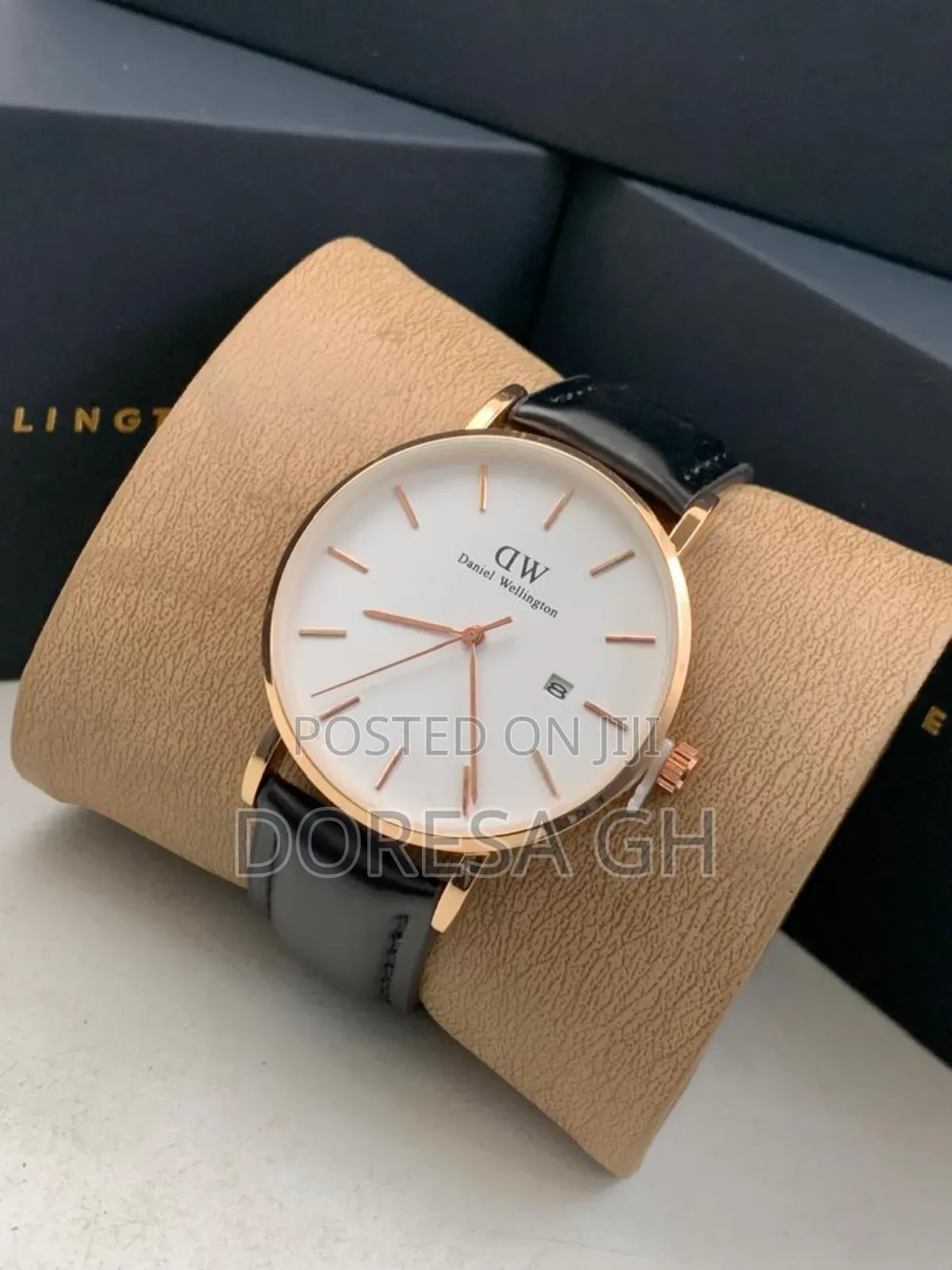 Daniel Wellington Leather Watch for Men – Classic Everyday Wristwatch