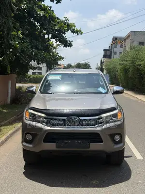 Toyota Hilux Revo Double Cab Deisel 2.4 AWD 2019 Silver