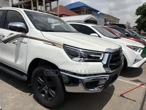 Toyota Hilux 2024 White