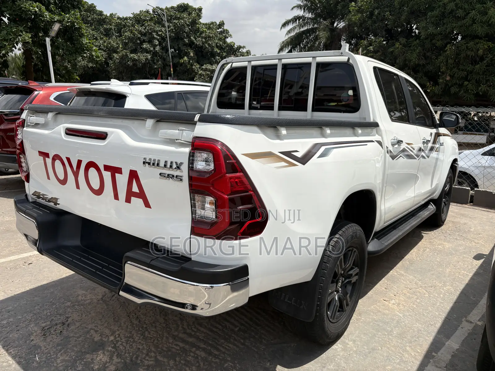 Toyota Hilux 2024 White