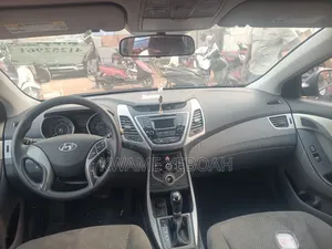 Hyundai Elantra Limited Sedan FWD (1.8L 4cyl 6A) 2016 Blue