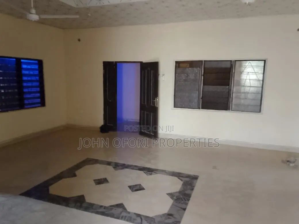 3bdrm Apartment in Ayeduase Mango Road, Kumasi Metropolitan for rent