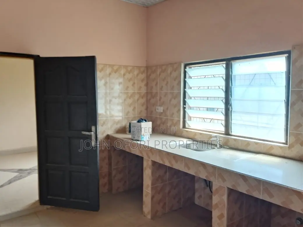 3bdrm Apartment in Ayeduase Mango Road, Kumasi Metropolitan for rent