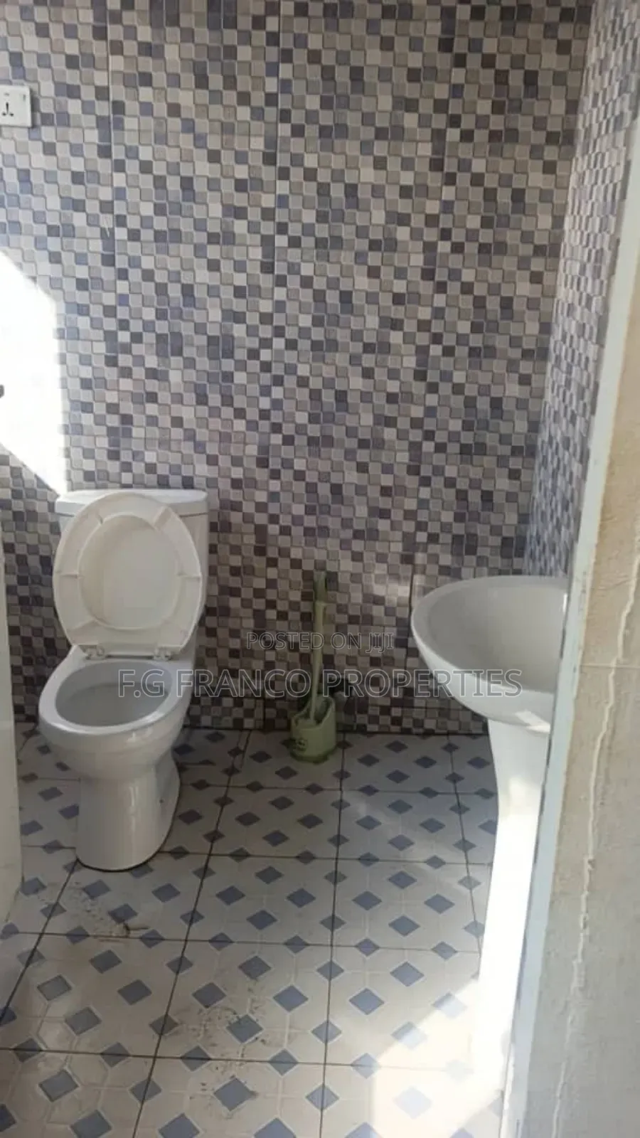 2bdrm Apartment in Kg Franco Properties, Spintex for sale