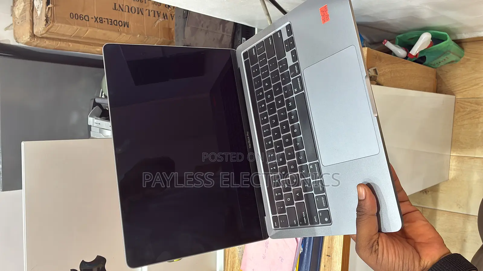 Laptop Apple MacBook Pro 2022 M2 8GB Apple M2 SSD 256GB