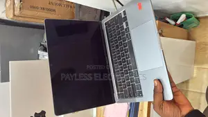 Laptop Apple MacBook Pro 2022 M2 8GB Apple M2 SSD 256GB
