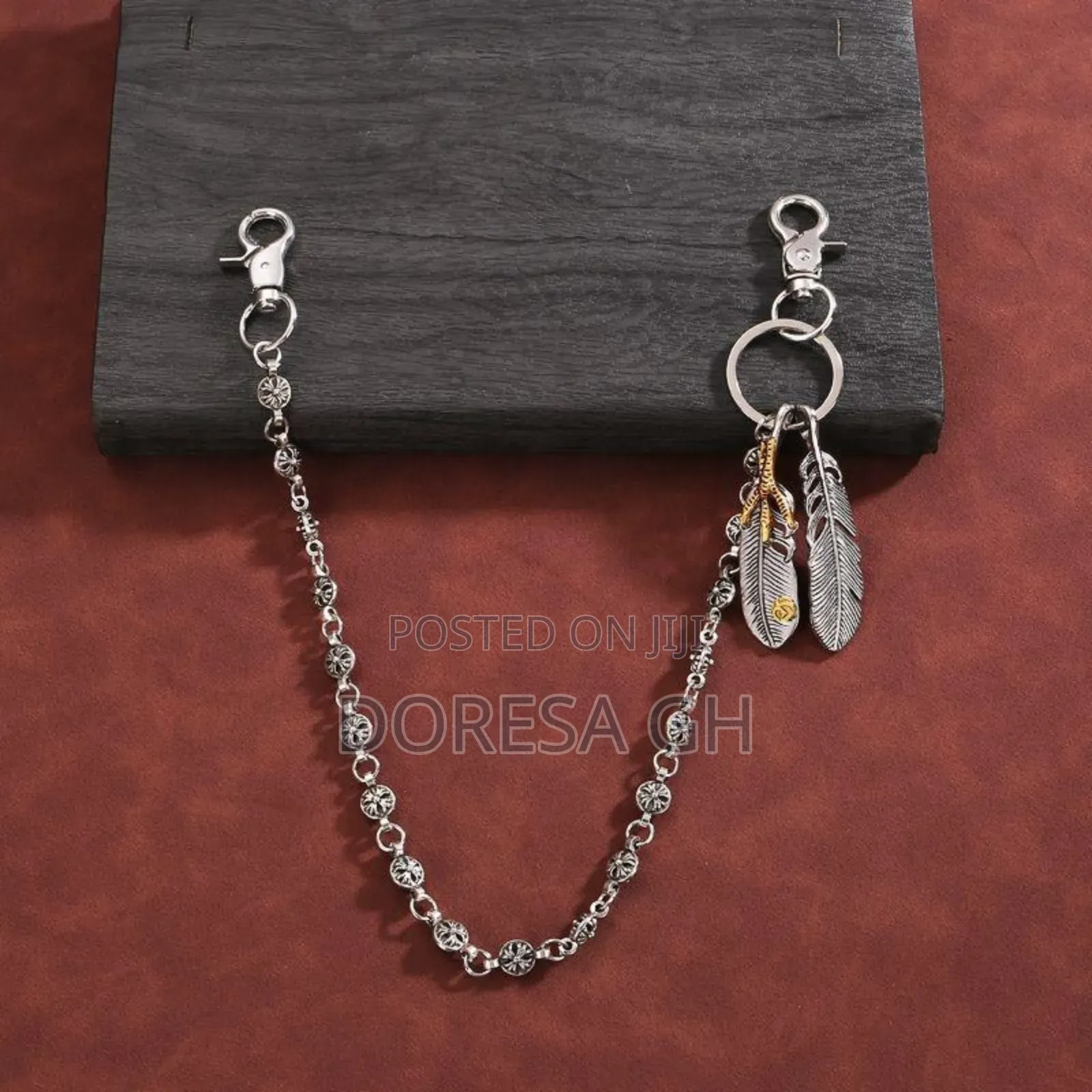 Durable Fashion Side Chain For Men – Stylish Chain To Match Any Outfit