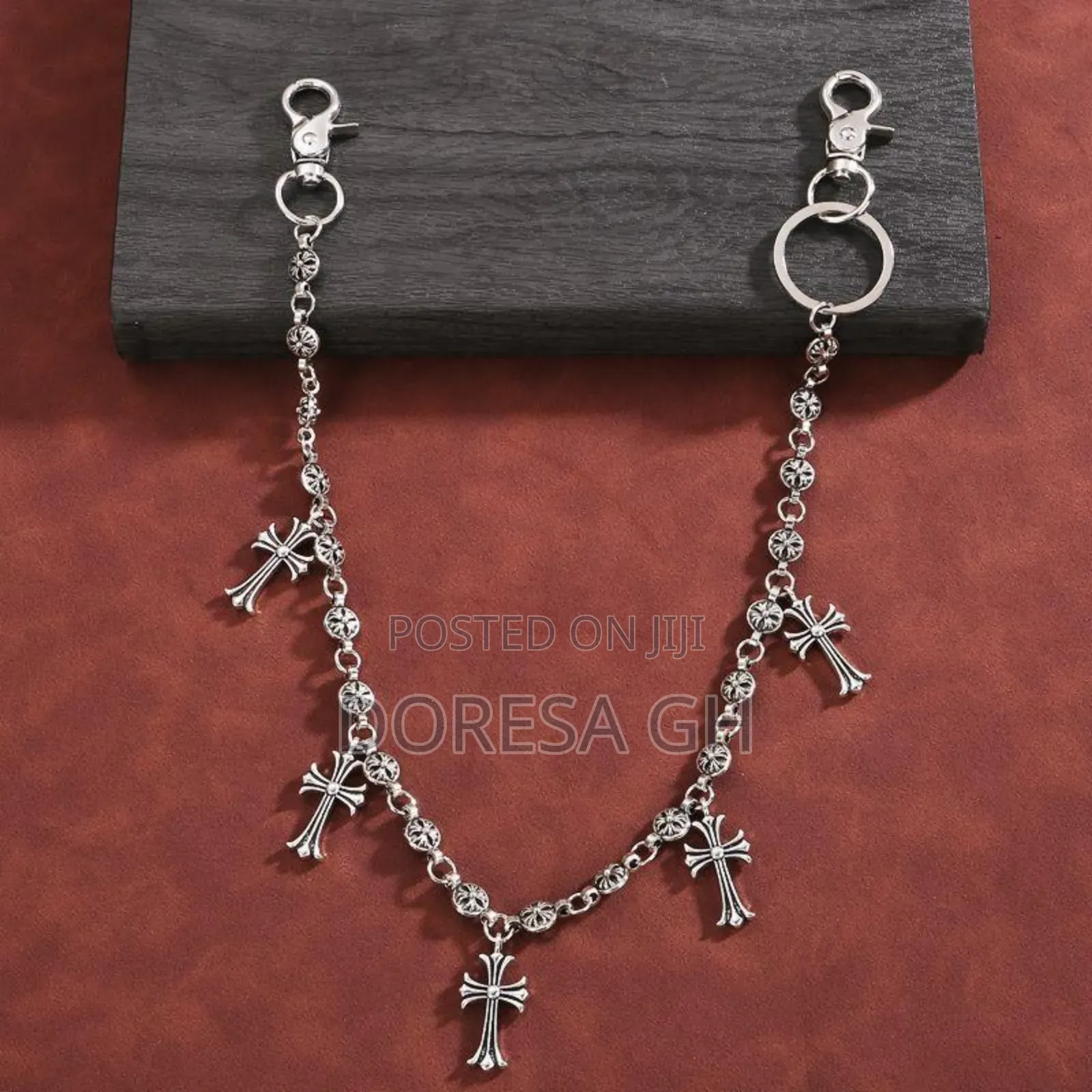 Durable Fashion Side Chain For Men – Stylish Chain To Match Any Outfit
