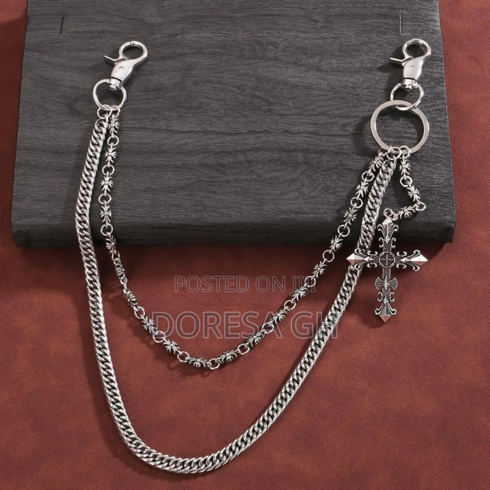 Durable Fashion Side Chain For Men – Stylish Chain To Match Any Outfit